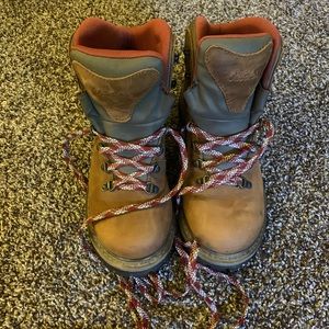 Cabela Women’s Hiking Boots
